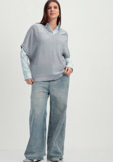 Жилет с V-образным вырезом свободного кроя