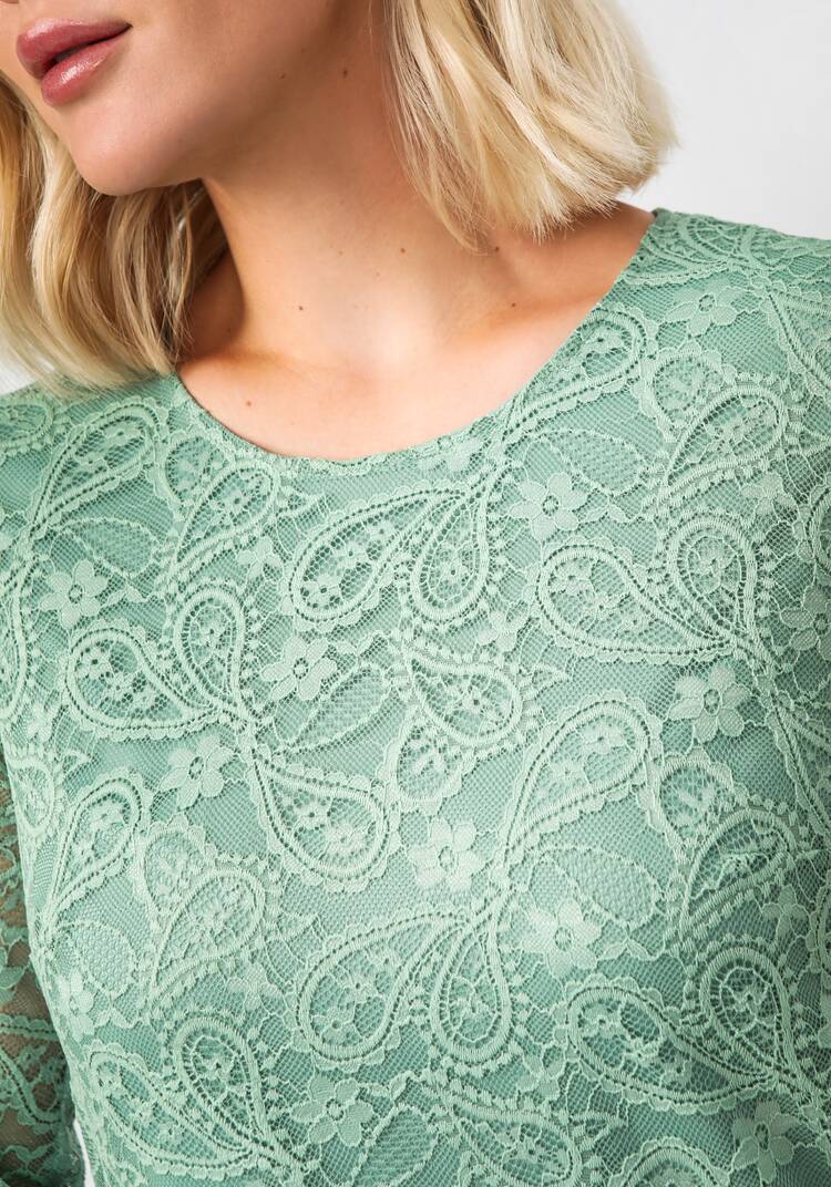 Платье из эластичного гипюра шир.  750, рис. 39