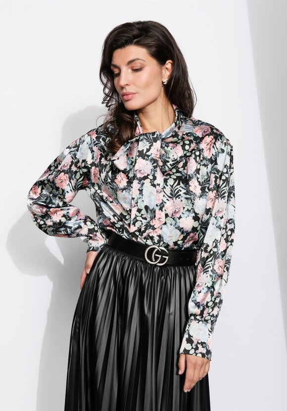 Блуза прямого силуэта с бантом шир.  580, рис. 21