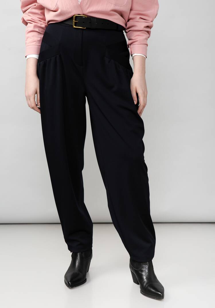 Брюки женские со сборкой на карманах шир.  750, рис. 15