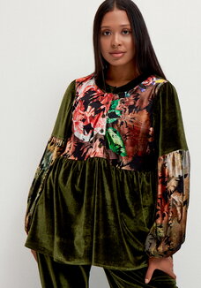 Блуза свободного кроя  с цветочными вставками