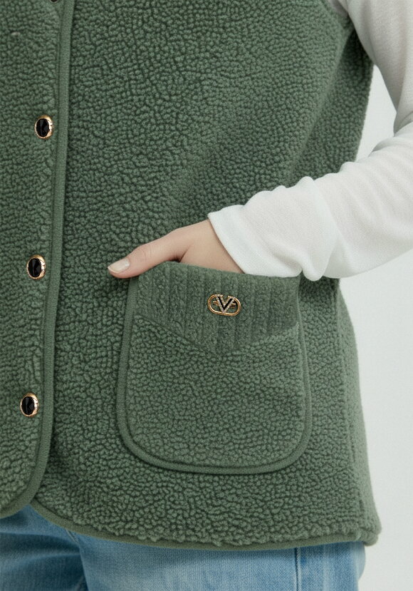 Жилет удлинённый из искусственного меха шир.  580, рис. 14