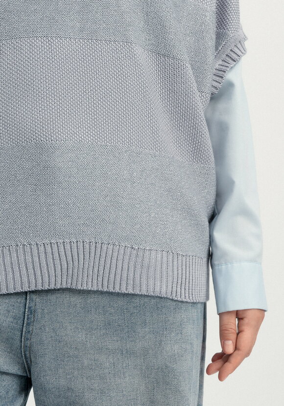 Жилет с V-образным вырезом свободного кроя шир.  580, рис. 6