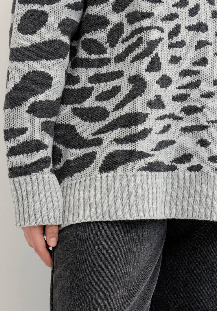 Джемпер с асимметричным расположением рисунка шир.  750, рис. 7