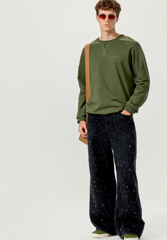 Свитшот с вышивкой на груди шир.  580, рис. 10