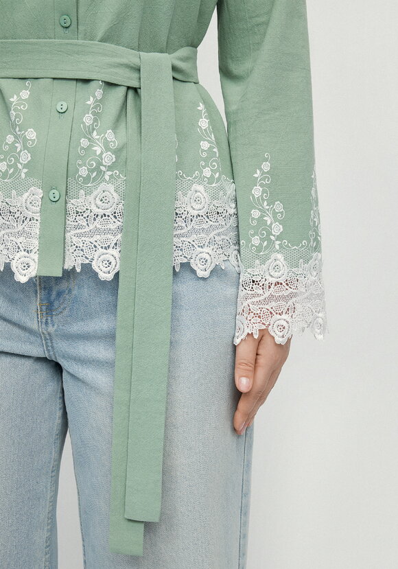 Блуза с кружевом на пуговицах Роуз шир.  580, рис. 6