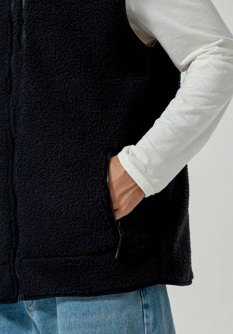 Жилет утеплённый с карманами на молнии шир.  750, рис. 14