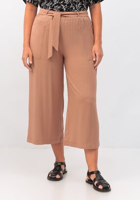 Брюки-кюлоты с накладными карманами