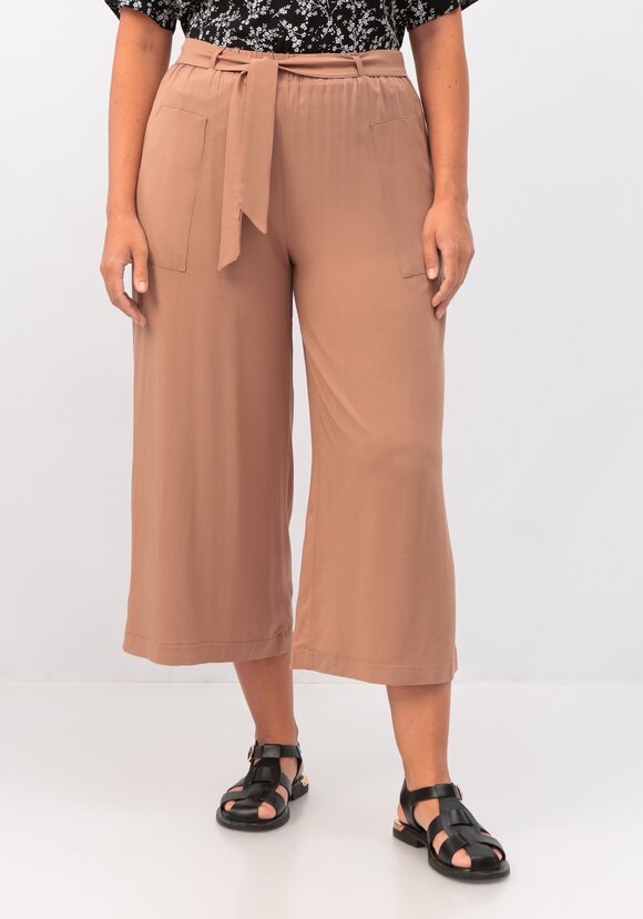 Брюки-кюлоты с накладными карманами шир.  580, рис. 17