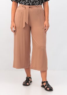 Брюки-кюлоты с накладными карманами