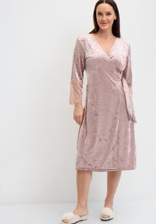 Халат велюровый на запах с кружевом