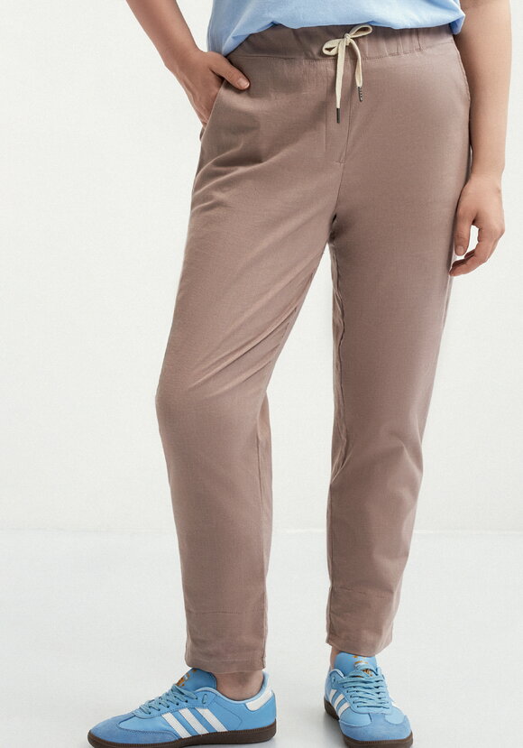 Брюки зауженные с контрастной отделкой шир.  580, рис. 31