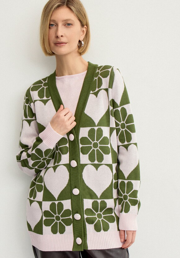 Кардиган прямой на пуговицах с рисунком шир.  580, рис. 23