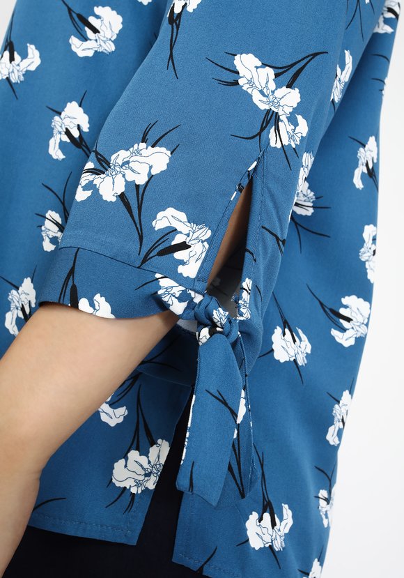 Блуза с V-образным вырезом и с завязками шир.  580, рис. 8