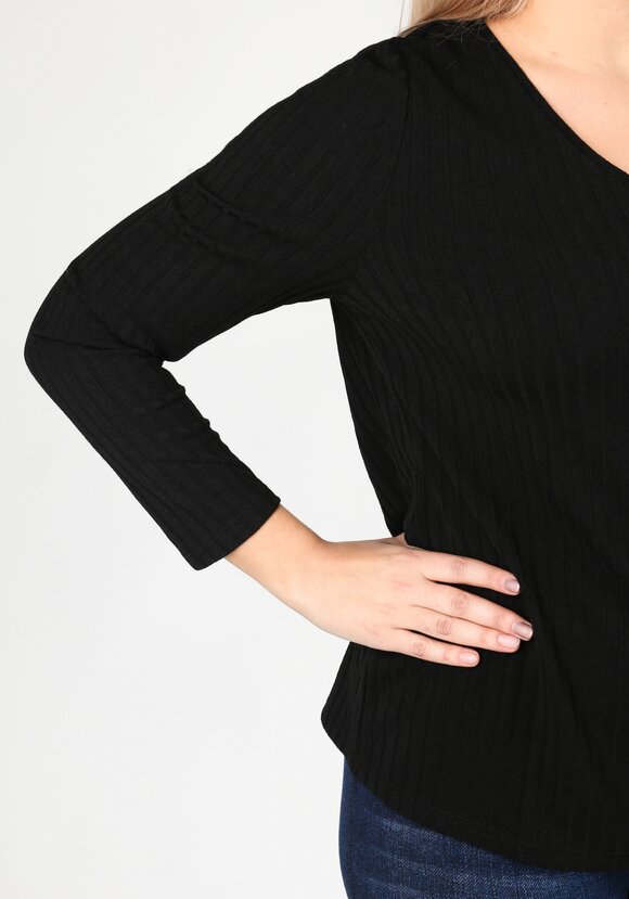 Блузка с V-образным вырезом прямого кроя шир.  580, рис. 26