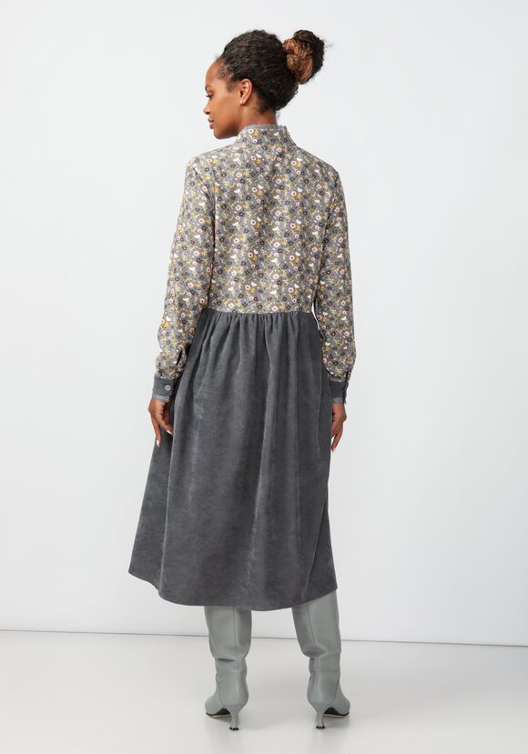 Платье из комбинированной вельветовой ткани шир.  580, рис. 8