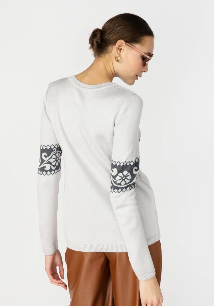 Джемпер женский с рисунком по груди и рукавам шир.  750, рис. 20