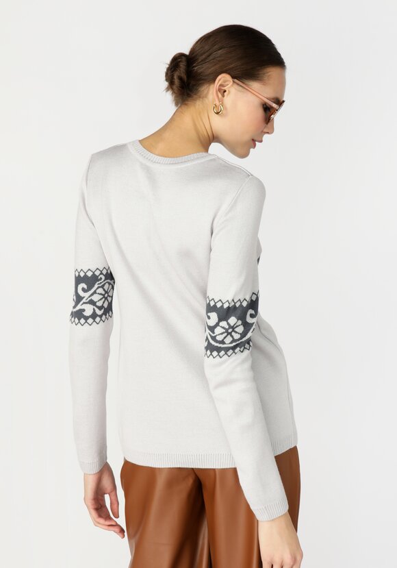 Джемпер женский с рисунком по груди и рукавам шир.  580, рис. 20