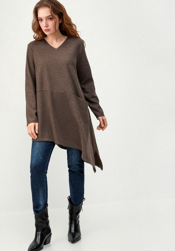 Туника с V-образным вырезом и косым низом шир.  580, рис. 2