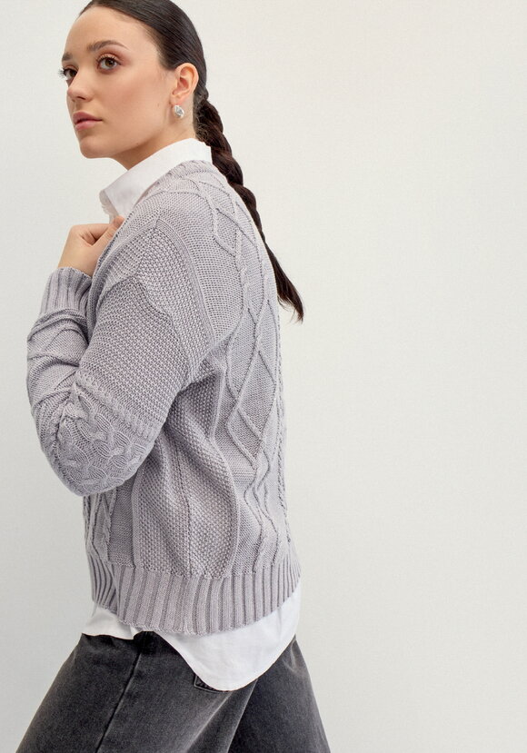 Джемпер женский с рисунком косы и араны шир.  580, рис. 1