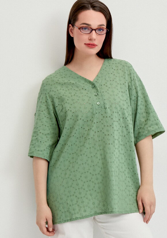 Блуза с V-образным вырезом из шитья шир.  580, рис. 7