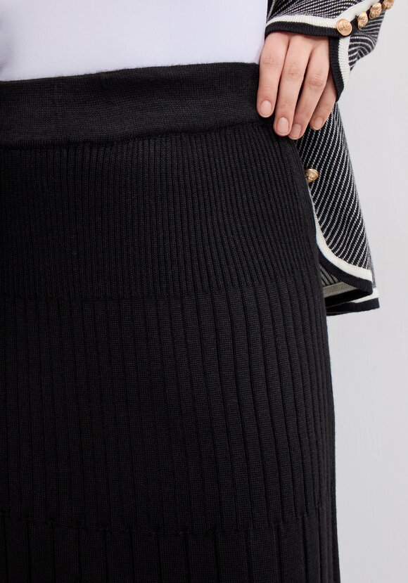 Юбка с фигурными складками шир.  580, рис. 17