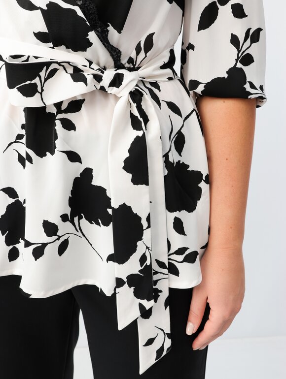 Блуза на запах с кружевом шир.  580, рис. 6