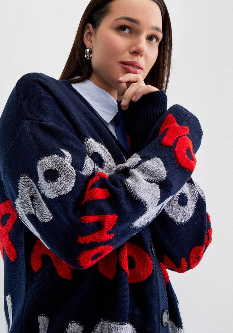 Кардиган с объемным леттерингом шир.  750, рис. 17