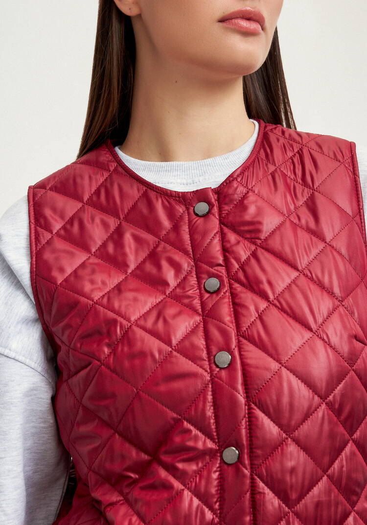 Жилет стёганый с застёжкой на кнопки шир.  750, рис. 25