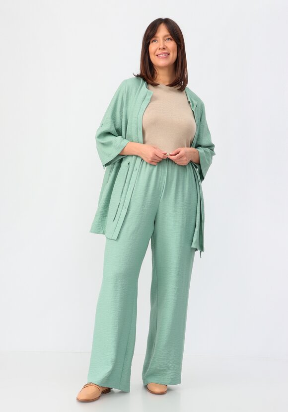 Брюки свободного кроя на резинке по поясу шир.  580, рис. 11