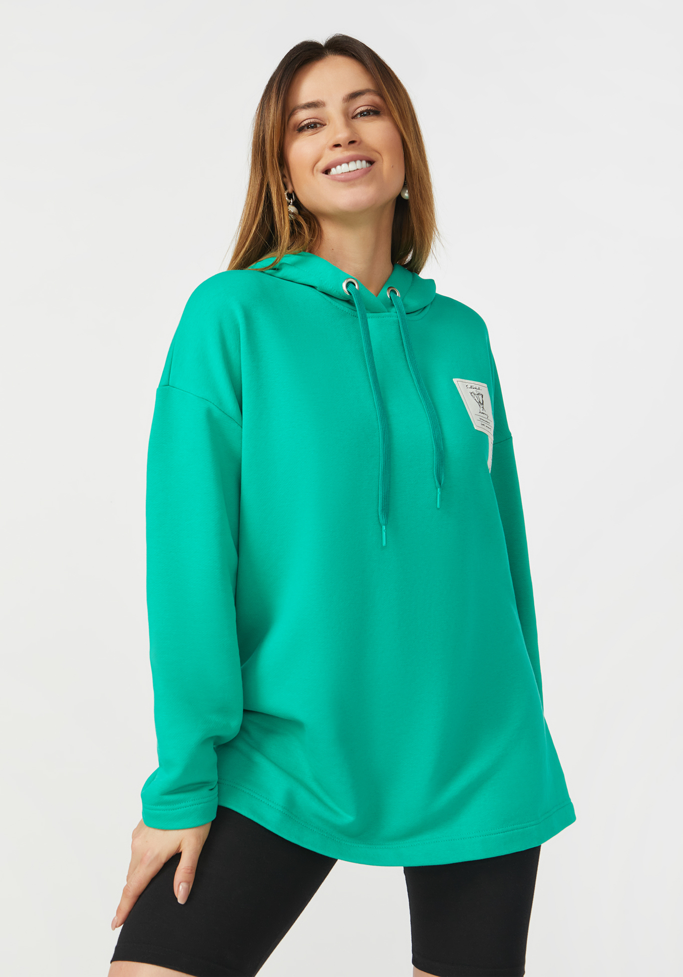 Свитшот с капюшоном и разрезами сзади