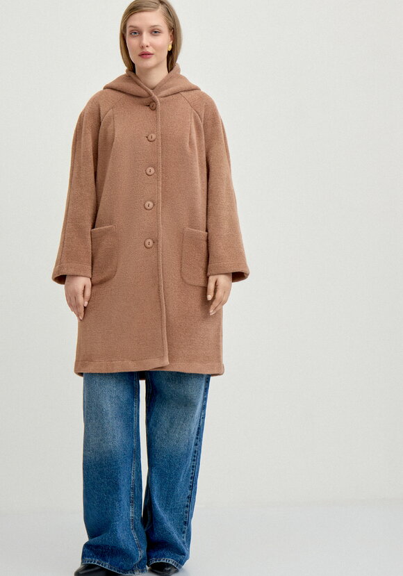 Жакет пушистый с капюшоном на пуговицах шир.  580, рис. 24