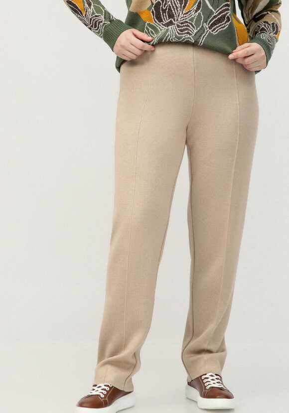 Брюки прямые зауженные книзу на резинке шир.  580, рис. 17