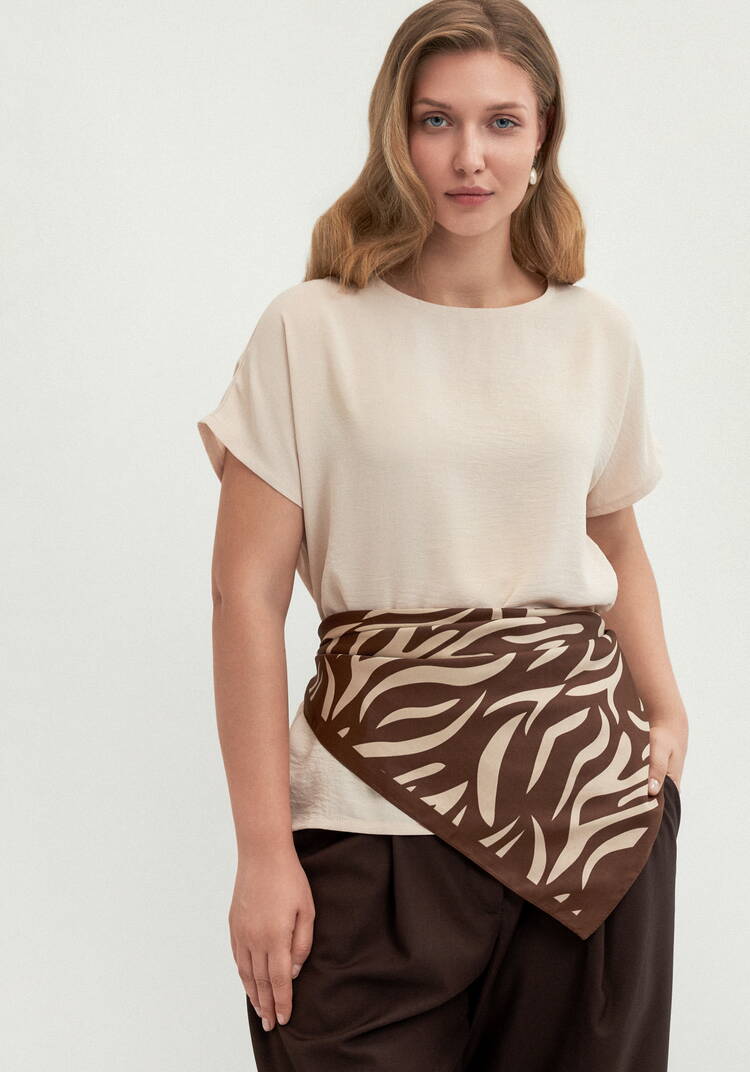 Блуза свободная со спущенным плечом шир.  750, рис. 33