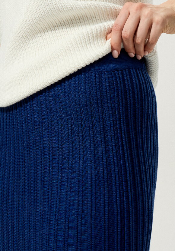 Юбка плиссе длины миди шир.  580, рис. 22