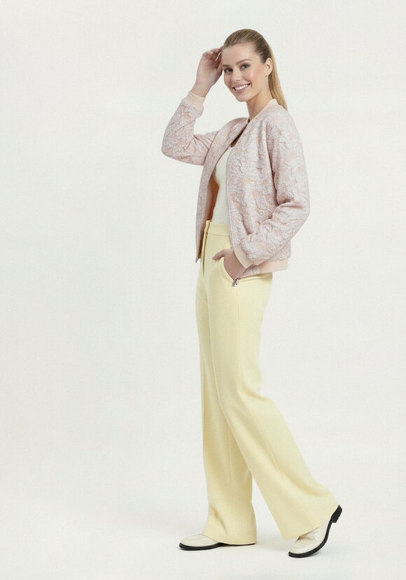 Бомбер из ткани с жаккардовым узором шир.  580, рис. 19