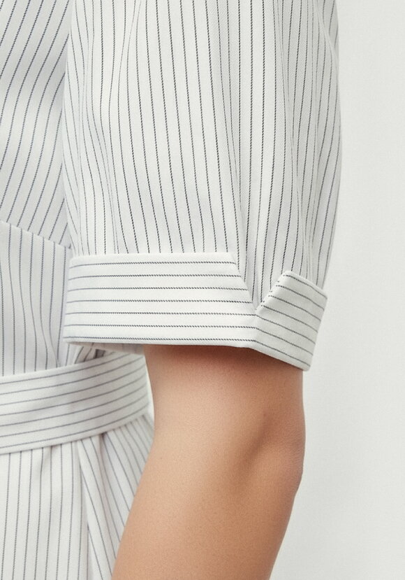 Костюм из жакета и брюк в полоску шир.  580, рис. 26