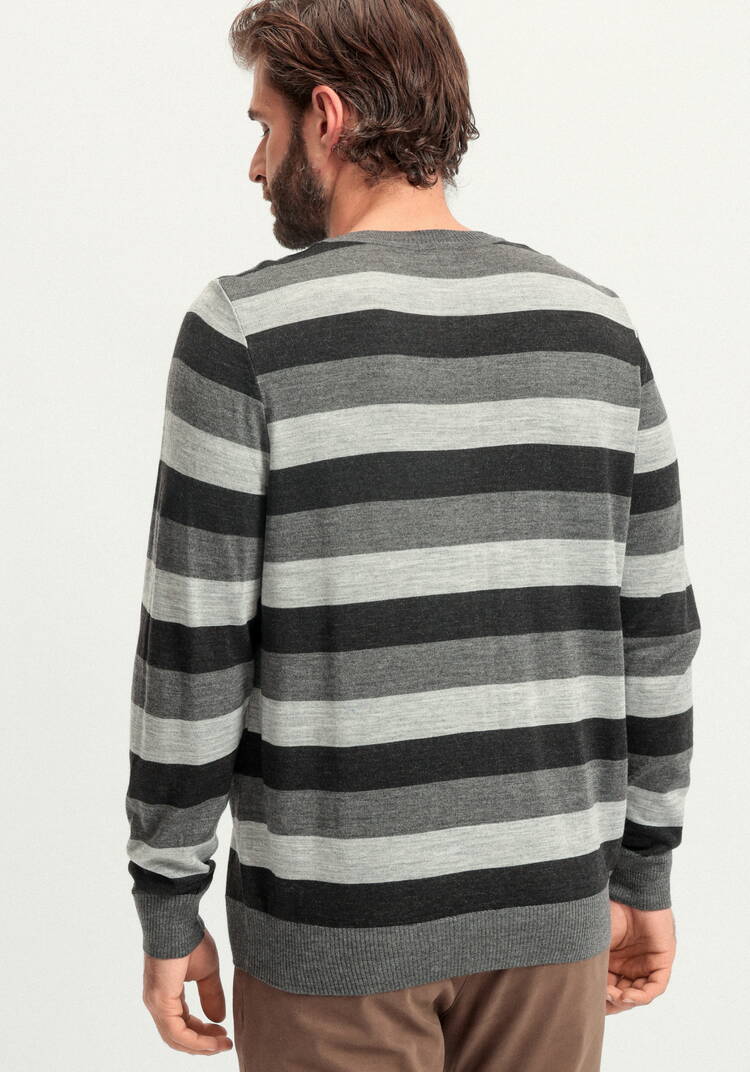 Джемпер с круглым воротом в полоску шир.  750, рис. 10