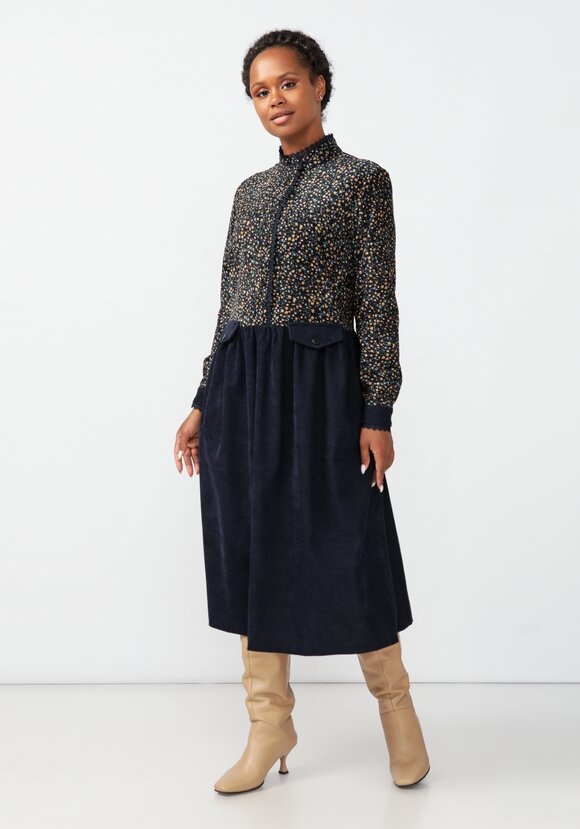 Платье из комбинированной вельветовой ткани шир.  580, рис. 27