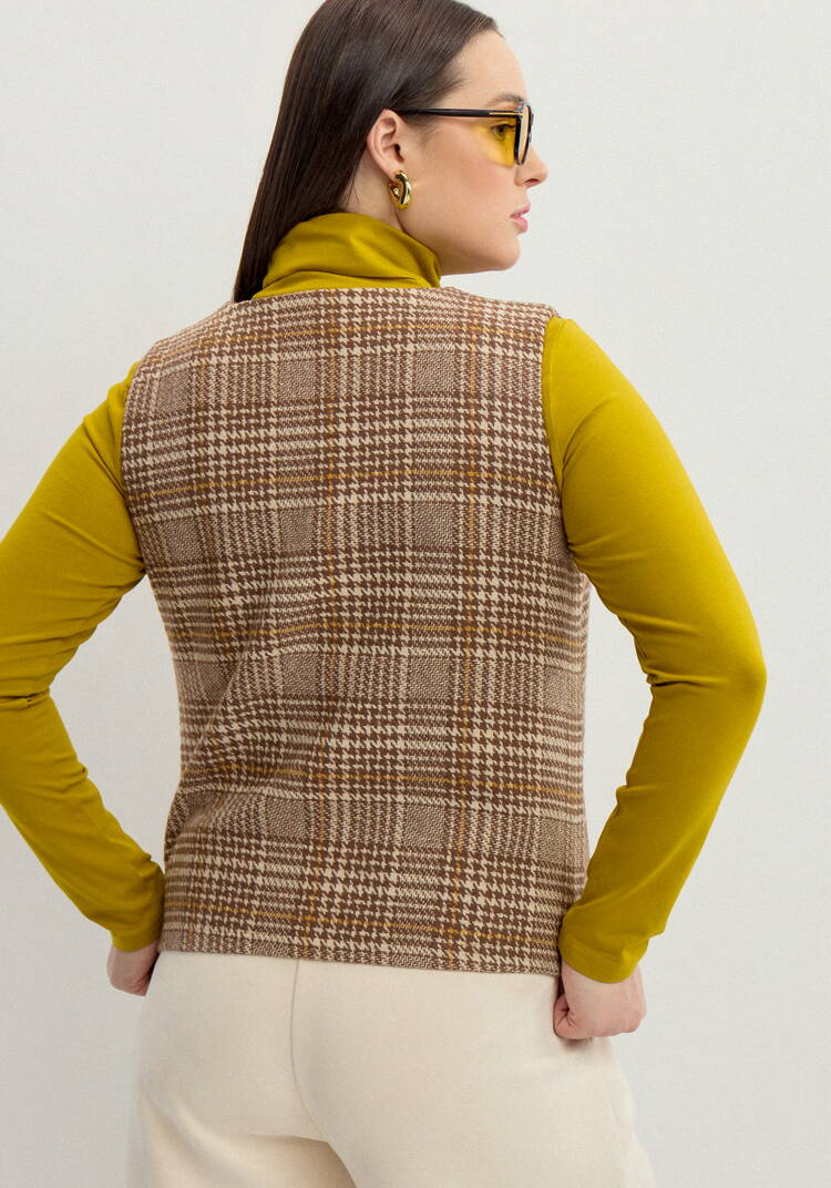 Жилет однобортный с принтом в клетку шир.  750, рис. 9