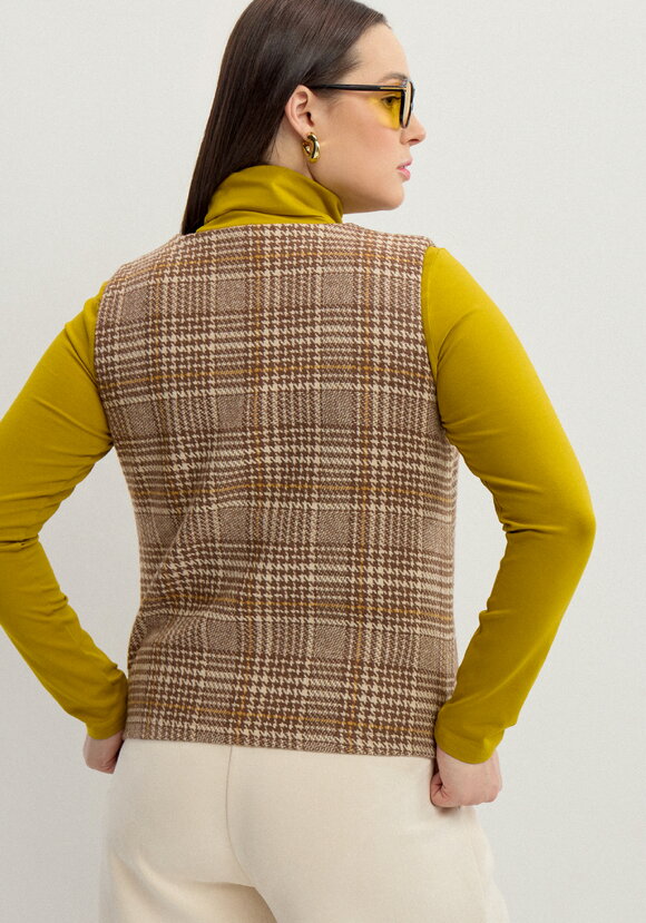 Жилет однобортный с принтом в клетку шир.  580, рис. 9