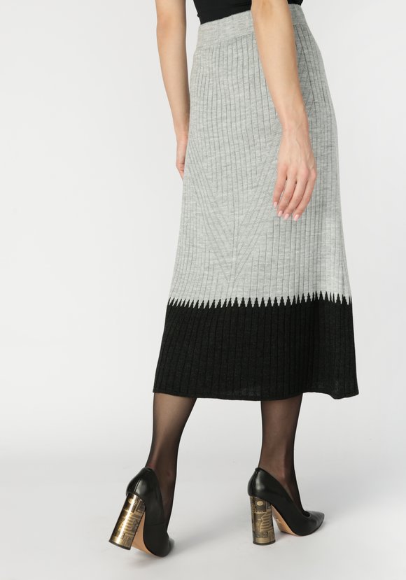 Юбка женская с контрастной полосой по низу шир.  580, рис. 7