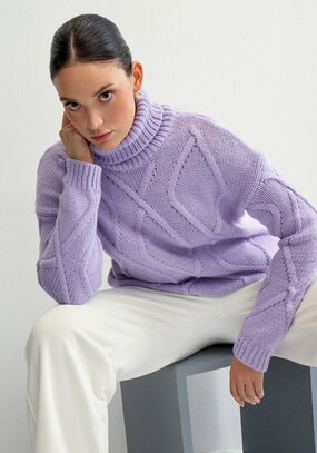 Свитер с объемными ромбами