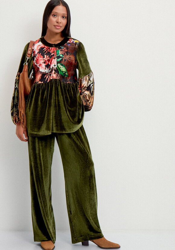 Блуза свободного кроя  с цветочными вставками шир.  580, рис. 8