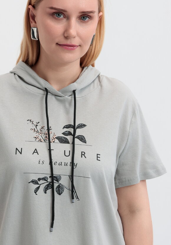 Футболка с капюшоном и принтом шир.  580, рис. 20