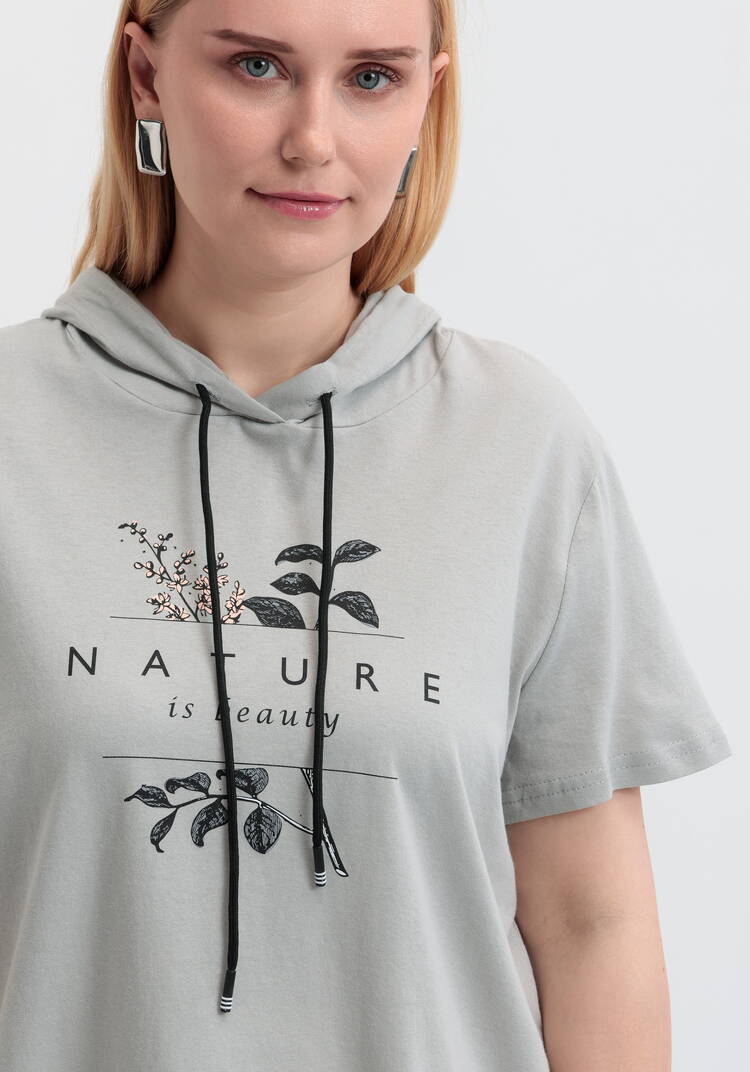 Футболка с капюшоном и принтом шир.  750, рис. 20