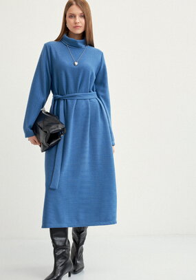 Платье с высоким горлом,прямое трикотажное