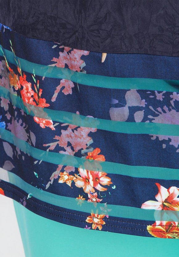 Блуза с цветочными вставками шир.  580, рис. 8