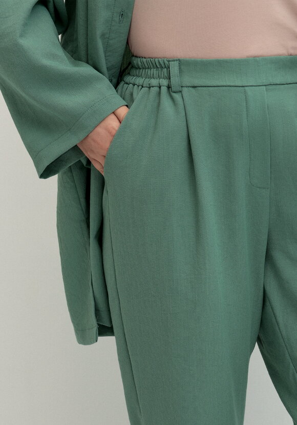 Брюки прямого кроя на резинке по поясу шир.  580, рис. 11