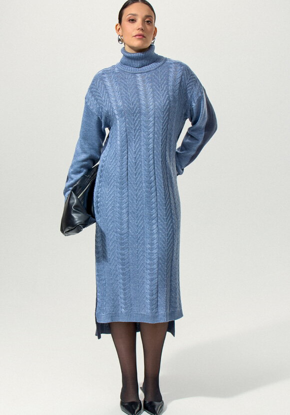 Платье двухцветное с фактурным рисунком шир.  580, рис. 2